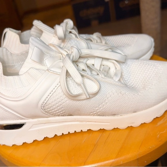 Livi Women’s White Sneakers 9w - Picture 4 of 9